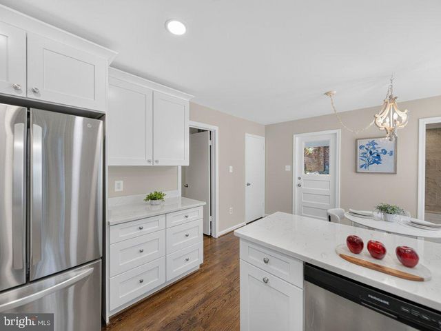 5502 KINGS PARK DR, Springfield, VA 22151