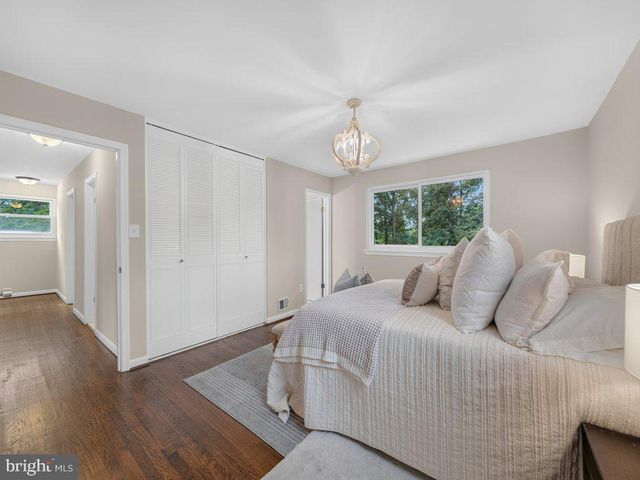 5502 KINGS PARK DR, Springfield, VA 22151