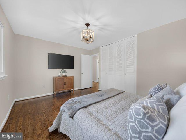 5502 KINGS PARK DR, Springfield, VA 22151