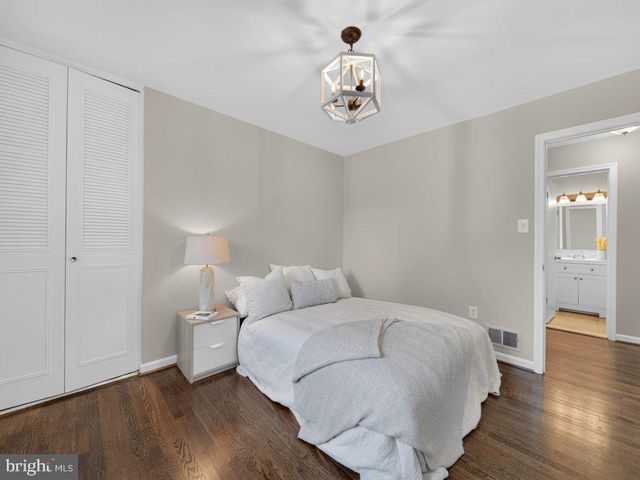 5502 KINGS PARK DR, Springfield, VA 22151