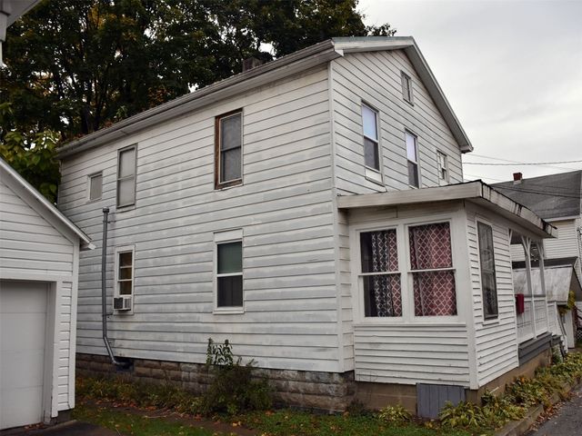328 WALLACE Street, Meadville, PA 16335