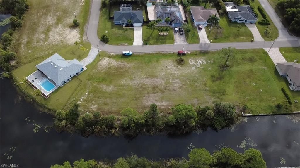 Image 3 of property listing at 3224 NE 15th PL, Cape Coral, FL 33909