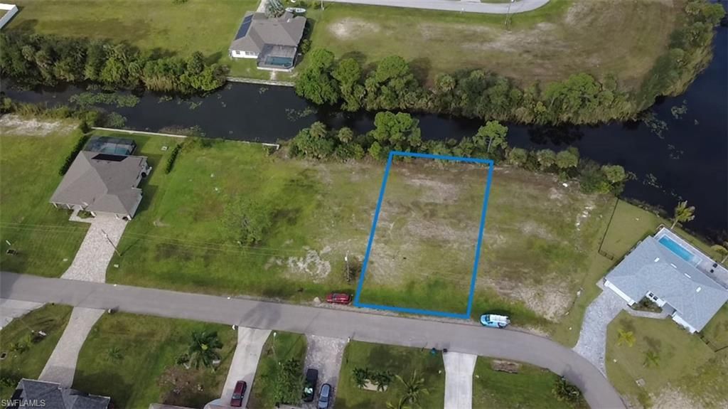 Image 4 of property listing at 3224 NE 15th PL, Cape Coral, FL 33909