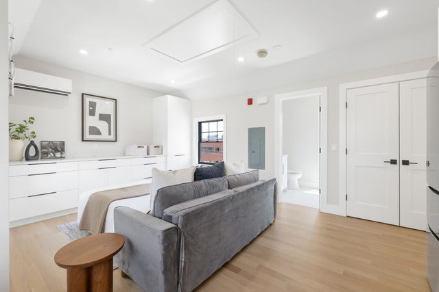 43 Crafts St 3, Newton, MA 02458