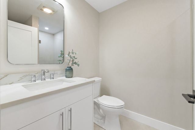 43 Crafts St 3, Newton, MA 02458