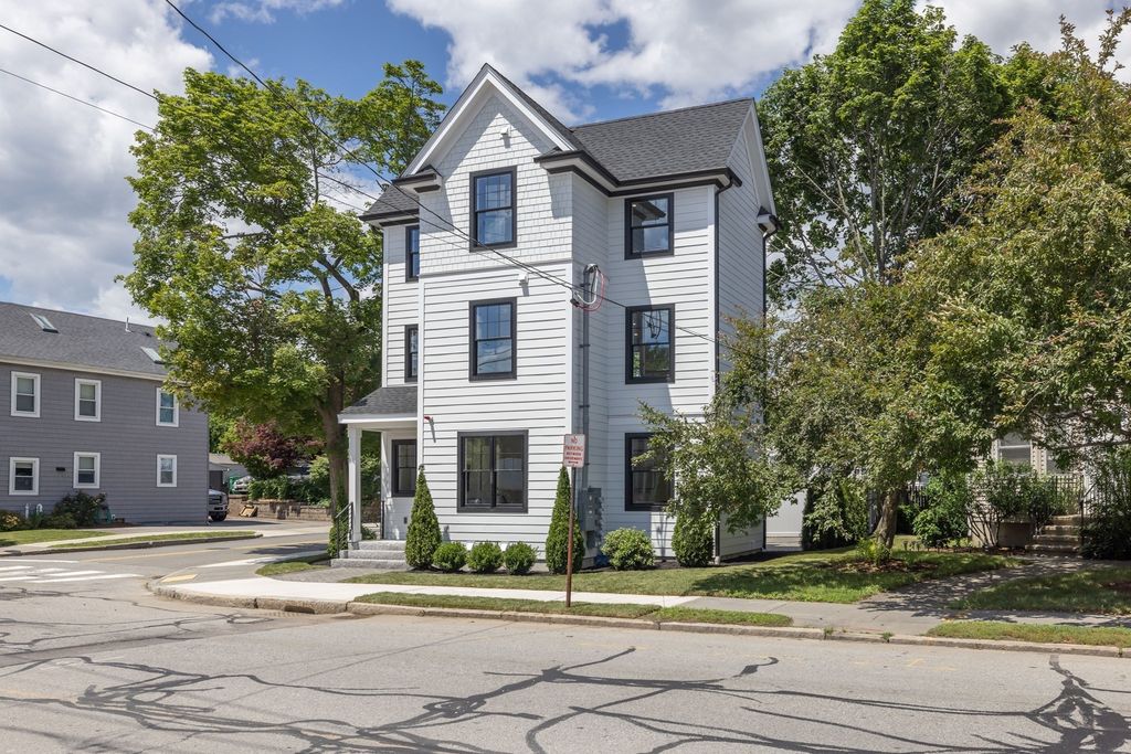 43 Crafts St 3, Newton, MA 02458