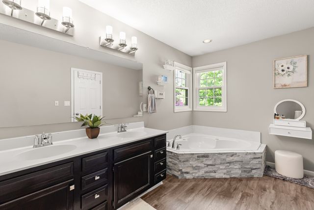 12374 Wellington Ridge Drive, Clive, IA 50325