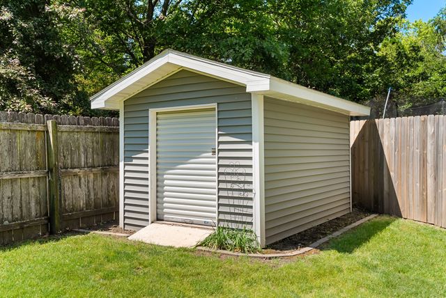 12374 Wellington Ridge Drive, Clive, IA 50325