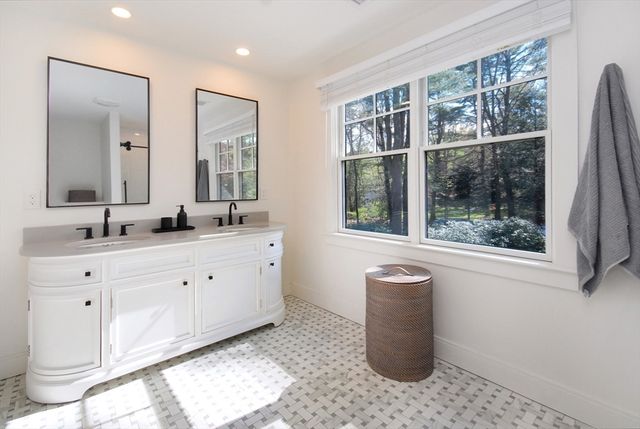 136 Holden Wood Rd, Concord, MA 01742