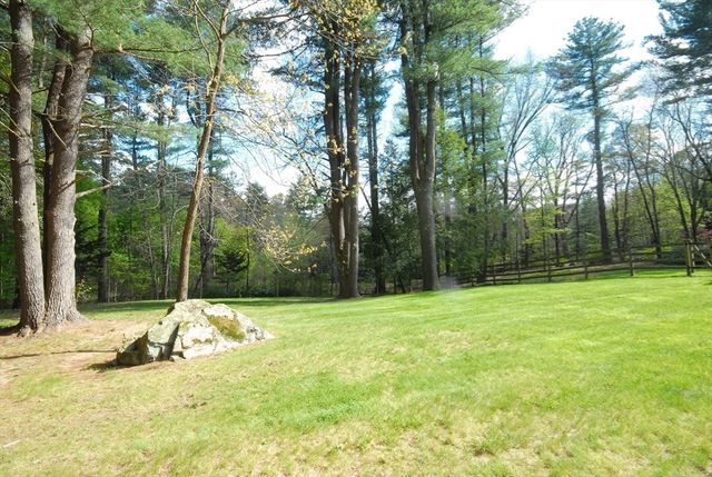 136 Holden Wood Rd, Concord, MA 01742