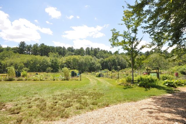 136 Holden Wood Rd, Concord, MA 01742