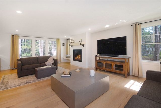 136 Holden Wood Rd, Concord, MA 01742