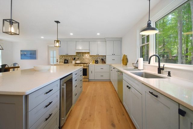 136 Holden Wood Rd, Concord, MA 01742