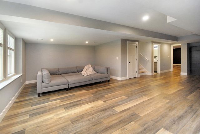136 Holden Wood Rd, Concord, MA 01742
