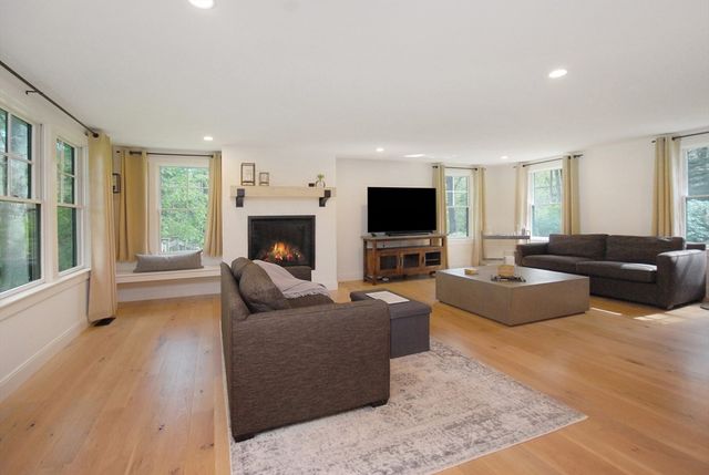 136 Holden Wood Rd, Concord, MA 01742