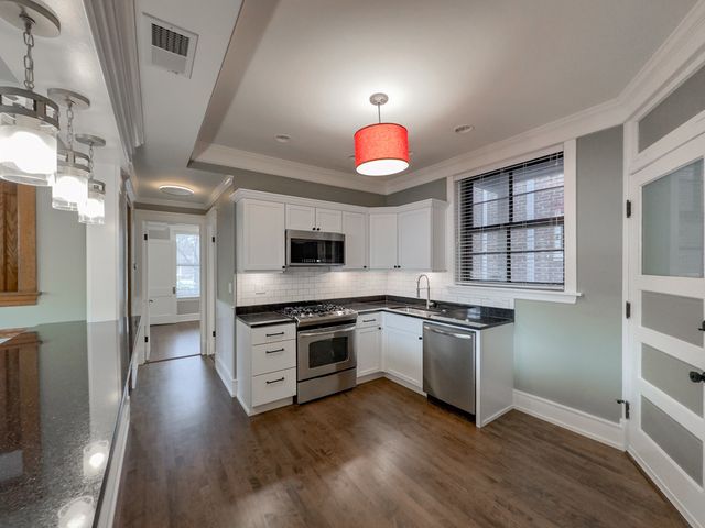 1940 W Berenice Avenue 2, Chicago, IL 60613