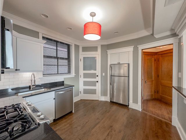 1940 W Berenice Avenue 2, Chicago, IL 60613