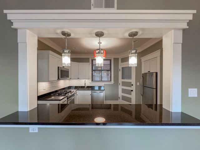 1940 W Berenice Avenue 2, Chicago, IL 60613