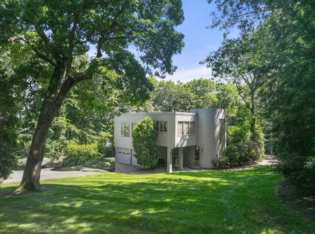 108 Codman Rd, Brookline, MA 02445