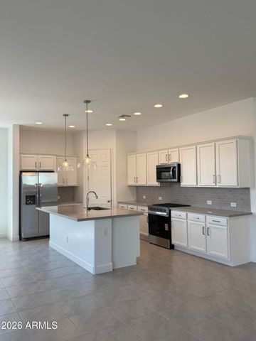 2921 E MISSION Lane, San Tan Valley, AZ 85140