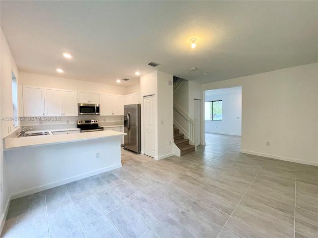 307 NE 208th Ter, Miami, FL 33179