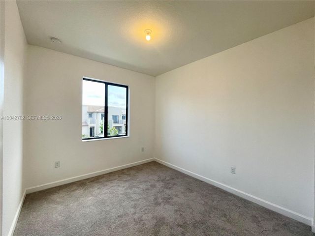 307 NE 208th Ter, Miami, FL 33179