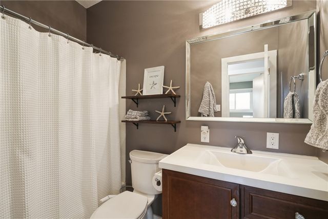 4233 Pineview Drive NE, Cedar Rapids, IA 52402