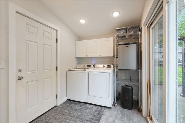 4233 Pineview Drive NE, Cedar Rapids, IA 52402