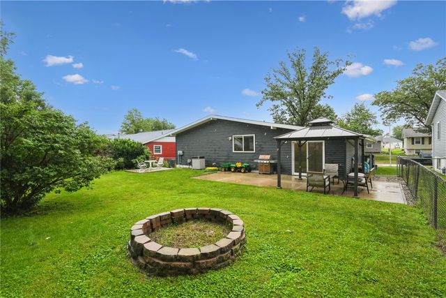 4233 Pineview Drive NE, Cedar Rapids, IA 52402
