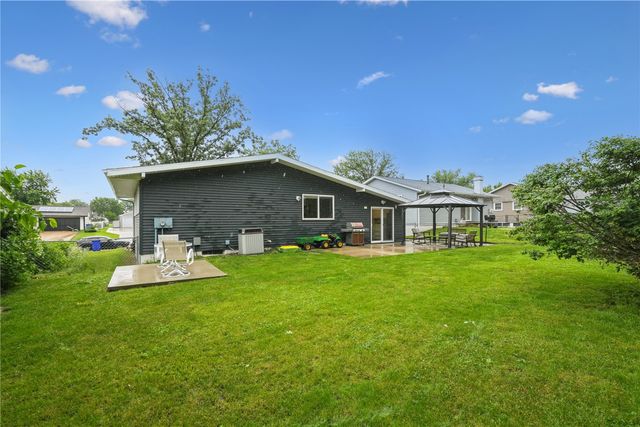 4233 Pineview Drive NE, Cedar Rapids, IA 52402