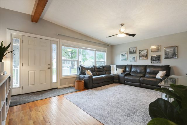 4233 Pineview Drive NE, Cedar Rapids, IA 52402