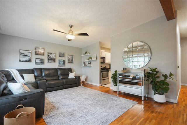 4233 Pineview Drive NE, Cedar Rapids, IA 52402