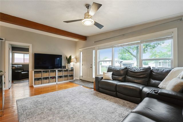 4233 Pineview Drive NE, Cedar Rapids, IA 52402