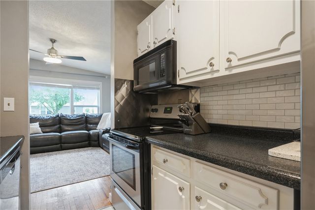 4233 Pineview Drive NE, Cedar Rapids, IA 52402