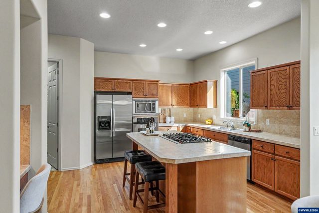 980 Troon St NW, Albany, OR 97321