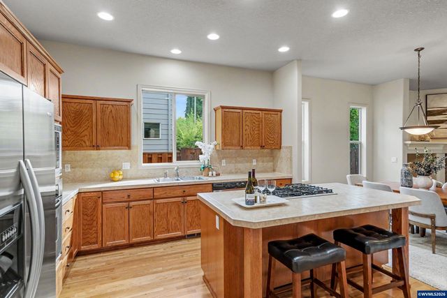 980 Troon St NW, Albany, OR 97321