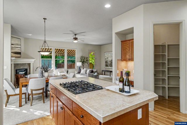 980 Troon St NW, Albany, OR 97321