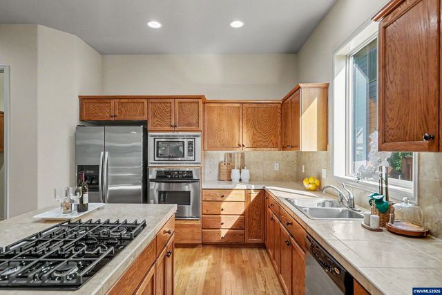 980 Troon St NW, Albany, OR 97321