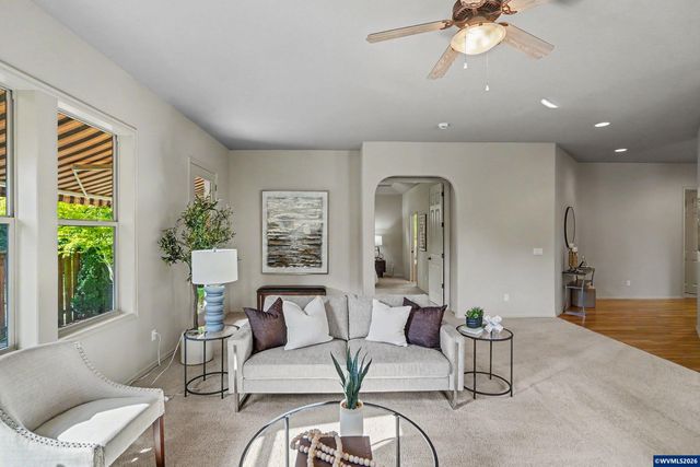 980 Troon St NW, Albany, OR 97321