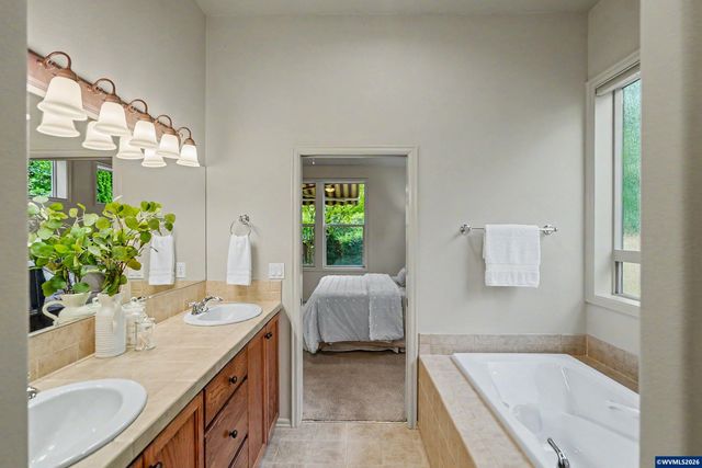 980 Troon St NW, Albany, OR 97321