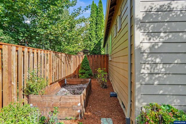 980 Troon St NW, Albany, OR 97321
