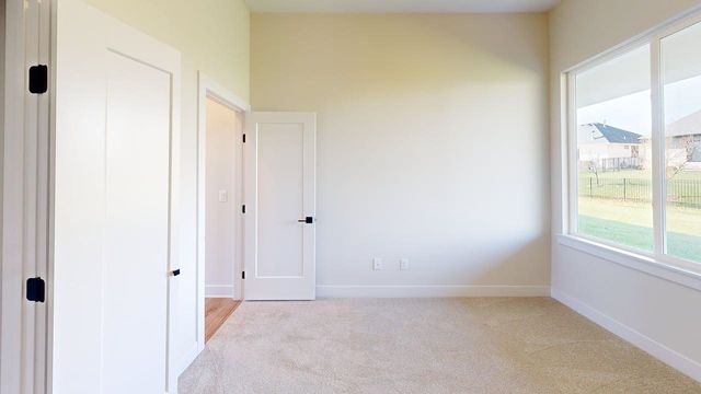 4646 W Emerald Bay Ct, Wichita, KS 67205