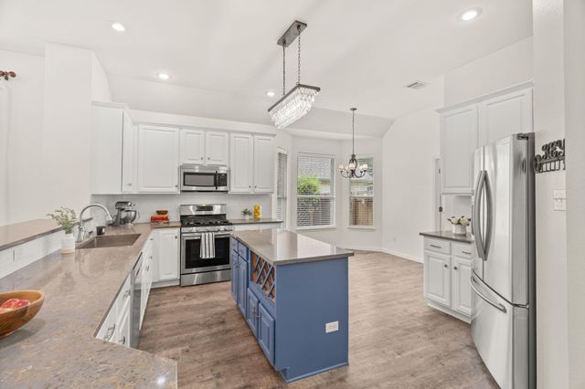 6409 Salcon Cliff DR, Austin, TX 78749