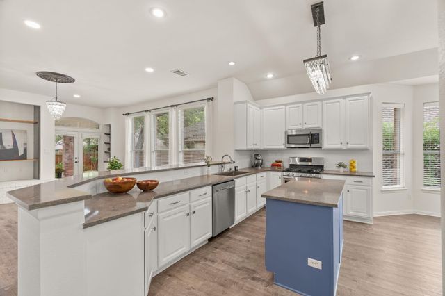 6409 Salcon Cliff DR, Austin, TX 78749