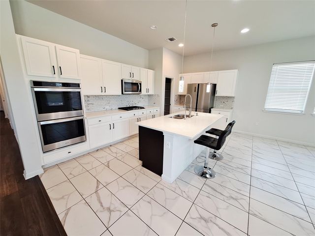 7800 Hillock TER, Austin, TX 78744