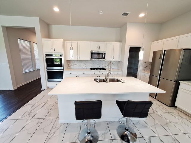 7800 Hillock TER, Austin, TX 78744