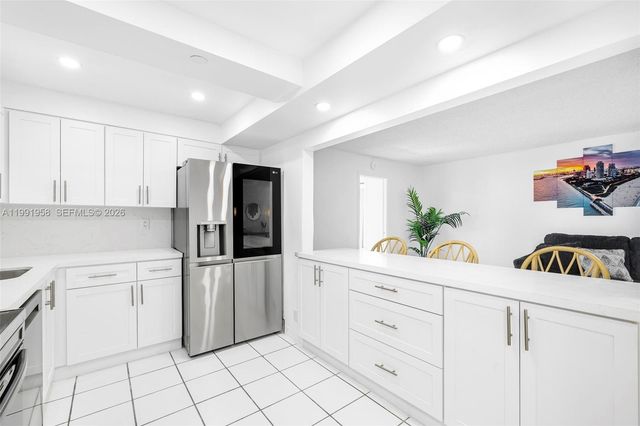 2401 Collins Ave 1906, Miami Beach, FL 33140