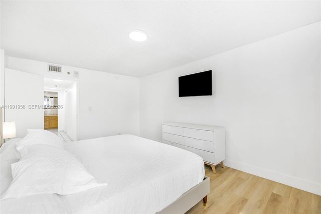 2401 Collins Ave 1906, Miami Beach, FL 33140