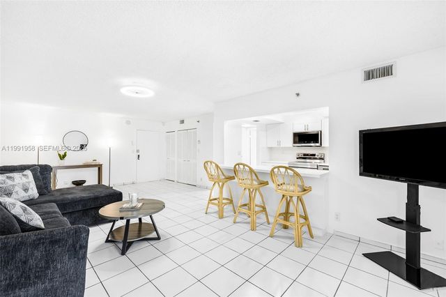 2401 Collins Ave 1906, Miami Beach, FL 33140