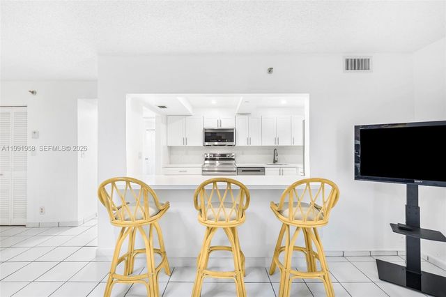 2401 Collins Ave 1906, Miami Beach, FL 33140